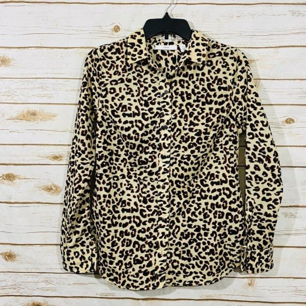 1901 Women's Size XS Animal Print Button‎ Up Shirt